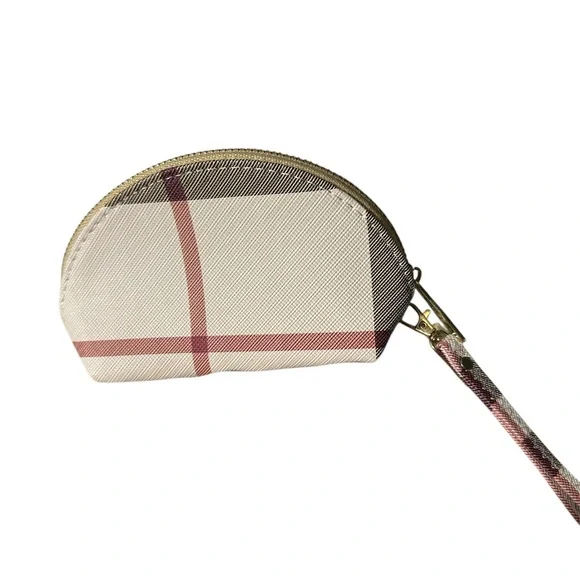 NWOT Burberry Wristlet gold hardware new and cute 🥰